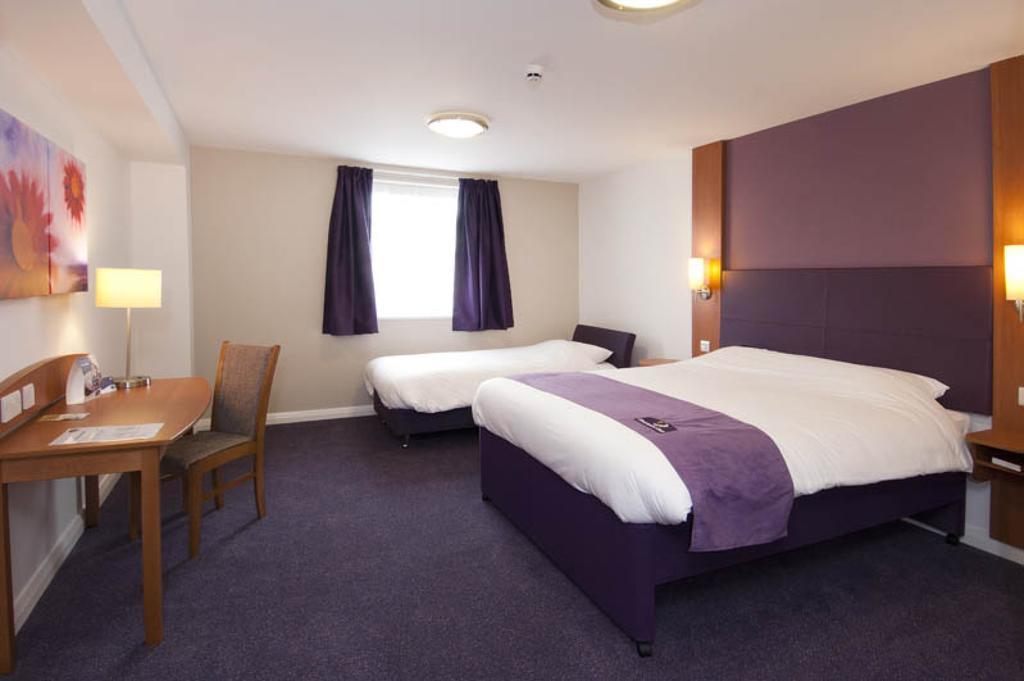 Premier Inn Edinburgh Princes Street Szoba fotó