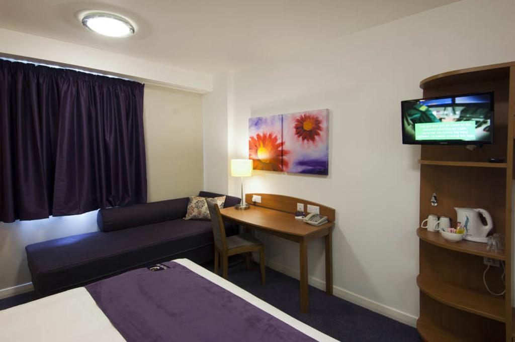 Premier Inn Edinburgh Princes Street Szoba fotó
