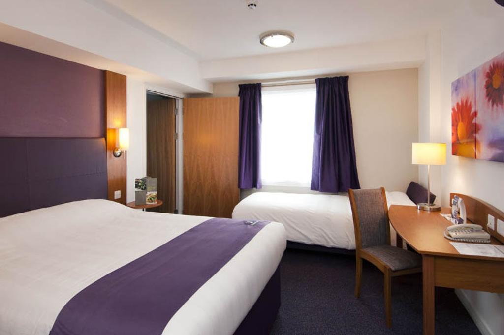 Premier Inn Edinburgh Princes Street Szoba fotó