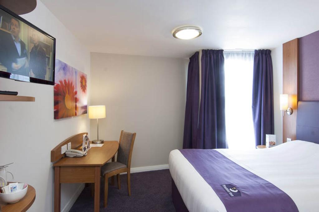 Premier Inn Edinburgh Princes Street Szoba fotó