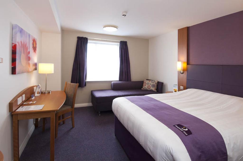 Premier Inn Edinburgh Princes Street Szoba fotó
